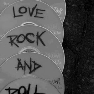 Rock ‘n’ roll T-shirts who doesn’t love them